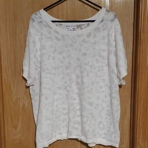 Short sleeve sweater